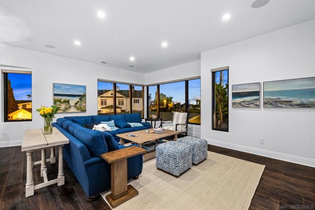 Image 4 of 55 For 1070 Coronado Avenue