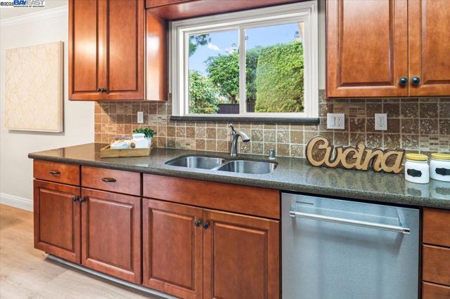 25631 Paul Ct, Hayward CA: https://media.crmls.org/mediaz/f64c4534-129b-4945-a2ec-32130d43121a.jpg