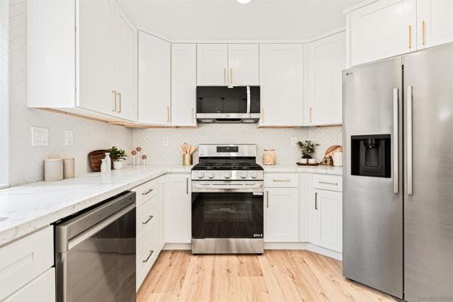 2064 White Birch Dr, Vista CA: https://media.crmls.org/mediaz/f64c95cd-73c0-445f-9168-d73ef358bad5.jpg