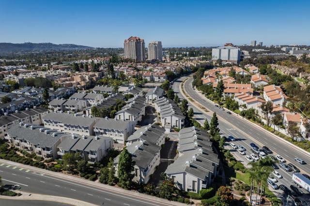 Detail Gallery Image 29 of 34 For 4094 Mahaila Ave #B,  San Diego,  CA 92122 - 3 Beds | 2/1 Baths