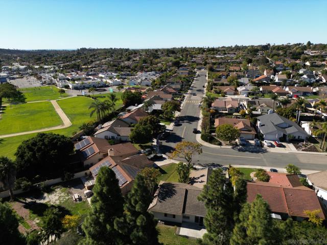 4835 Glenhaven Dr, Oceanside CA: https://media.crmls.org/mediaz/f64d0e19-b8e4-4d14-bfb7-0df9c47f101e.jpg