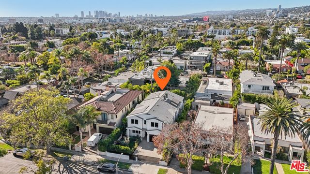 813 N Spaulding Avenue, Los Angeles CA: https://media.crmls.org/mediaz/f64d0fc8-193e-4253-a2b1-4cdfff041288.jpg