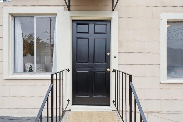 1805 Eagle Ave, Alameda CA: https://media.crmls.org/mediaz/f64db298-b688-466c-8386-51c30d3e3244.jpg