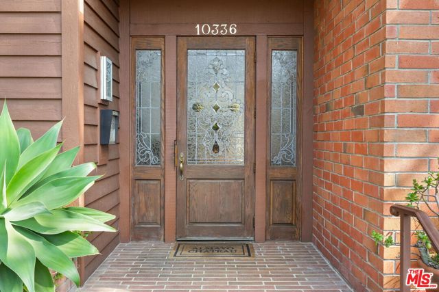 10336 Almayo Avenue, Los Angeles CA: https://media.crmls.org/mediaz/f64ed32c-9138-4edc-a90c-72180e7ef12b.jpg