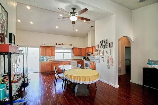 10424 Santa Fe Fire Road, Lucerne Valley CA: https://media.crmls.org/mediaz/f64eea99-0b4d-4d4b-9a1c-feb1b11d23cd.jpg