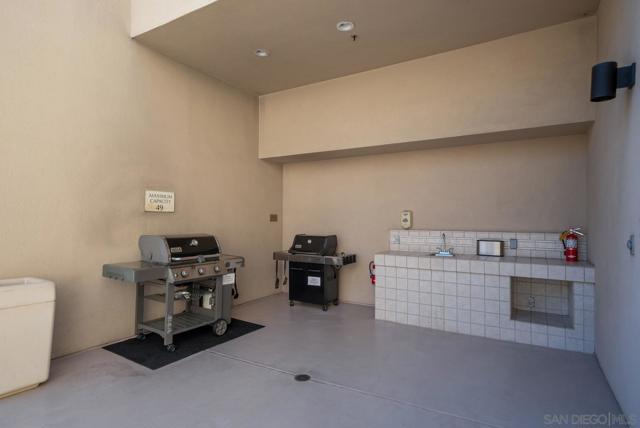 655 India St, San Diego CA: https://media.crmls.org/mediaz/f64ef9fe-cbc5-431b-915a-86250068cd31.jpg
