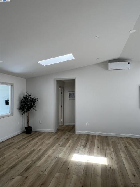 2559 Lynn Ave, Concord CA: https://media.crmls.org/mediaz/f65018f2-28d1-4ec2-be5c-4de928e3051b.jpg