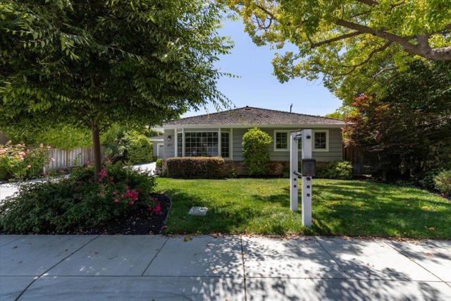 471 Claremont Way, Menlo Park CA: https://media.crmls.org/mediaz/f650396e-902e-432e-a4e8-04d8b40c36ed.jpg