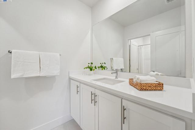 5860 Midnight Place, Dublin CA: https://media.crmls.org/mediaz/f6509864-5346-40f8-9a5b-36a8c8f0d924.jpg