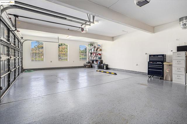 15 Madeira Ct, Oakley CA: https://media.crmls.org/mediaz/f650e4cc-097f-4ff1-b1e8-0880dc3f75eb.jpg