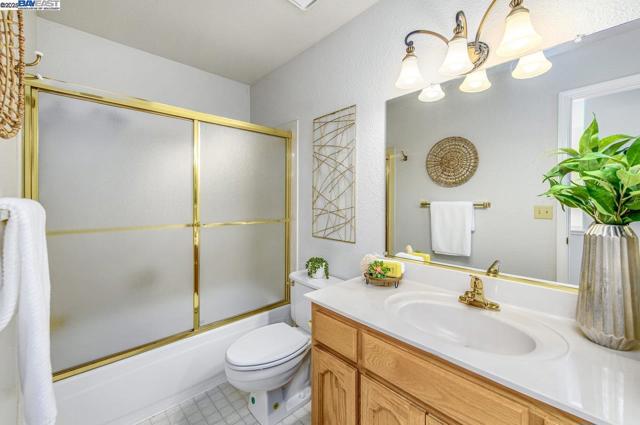 847 Dana Cir, Livermore CA: https://media.crmls.org/mediaz/f651087b-d114-4086-a608-3498197a30a8.jpg