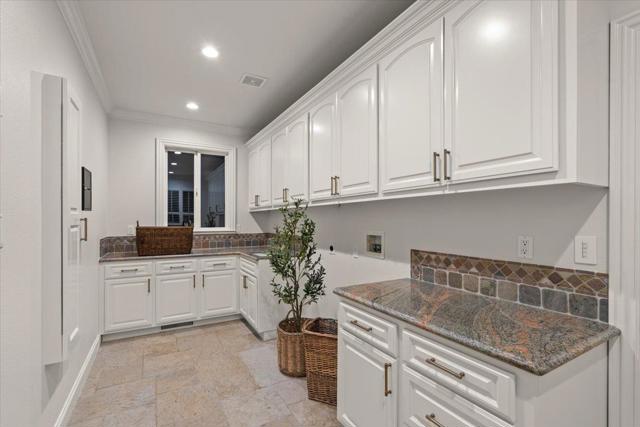 1750 Vista Del Sur, Gilroy CA: https://media.crmls.org/mediaz/f65124e7-131b-4f8e-a9c0-0b67cbcee062.jpg