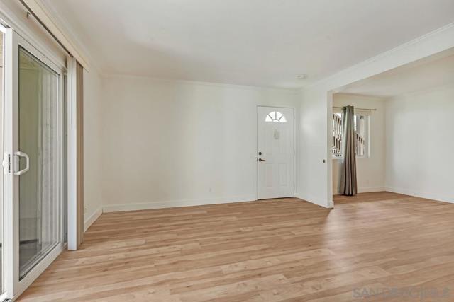 8521 Villa La Jolla Drive, La Jolla CA: https://media.crmls.org/mediaz/f651ccb2-a16f-43cb-a886-010af2de6f4e.jpg