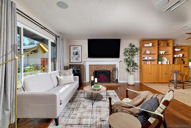 12835 Reo Real Dr, Poway CA: https://media.crmls.org/mediaz/f651cf7c-0a8b-4514-b83c-53e0f3966c63.jpg