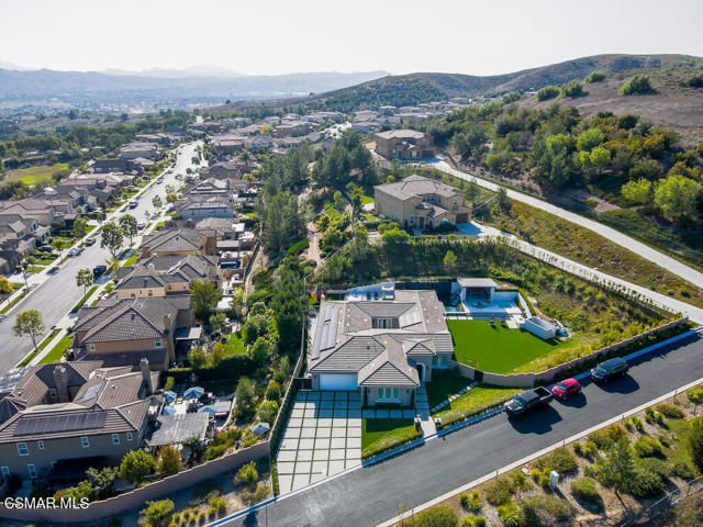 6981 Shadow Wood Drive, Moorpark CA: https://media.crmls.org/mediaz/f6521a7b-8414-47dd-af3f-234a760d3380.jpg