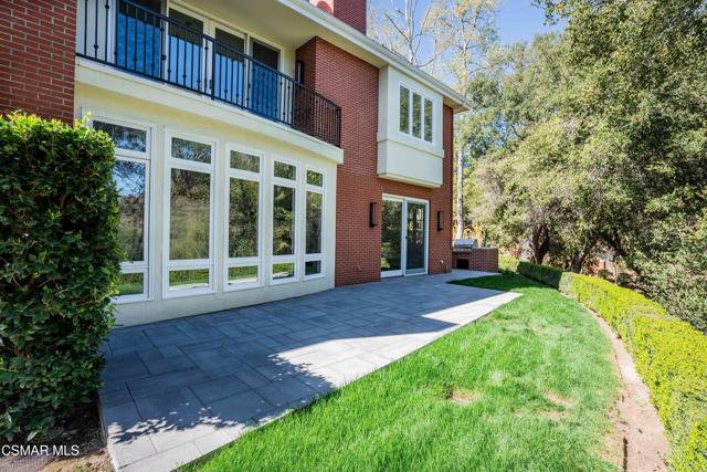 2306 Heatherbank Court, Thousand Oaks CA: https://media.crmls.org/mediaz/f65233ca-ef6a-4c11-a227-da9bf6fd69ec.jpg