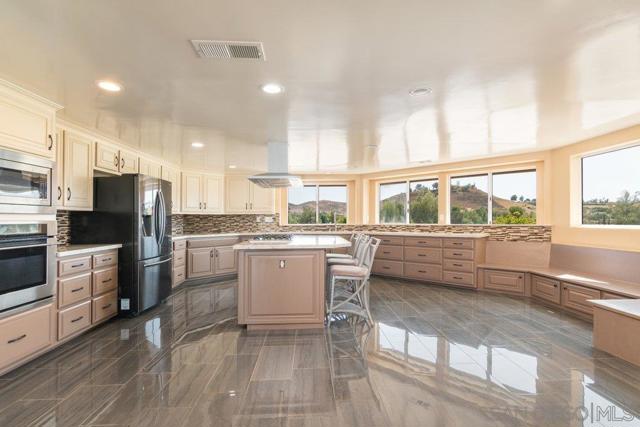 Image 10 of 75 For 37789 Avenida La Cresta
