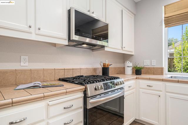 1139 Jordan Ct, Brentwood CA: https://media.crmls.org/mediaz/f6527758-3572-400d-b447-0704ce3c957d.jpg