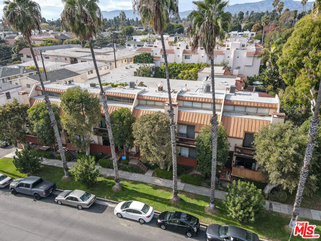 1625 Idaho Avenue, Santa Monica CA: https://media.crmls.org/mediaz/f653e80e-bf1d-411b-92a0-1c42aa98b30b.jpg