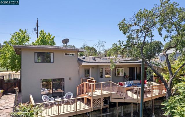 700 Golf Club Way, Pleasant Hill CA: https://media.crmls.org/mediaz/f654036e-3c96-485b-a5c2-cd1855273f75.jpg