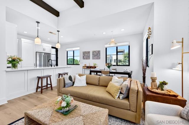 1216 Molara Ln, Encinitas CA: https://media.crmls.org/mediaz/f6541abf-e282-4e93-8142-dcae7bcce165.jpg