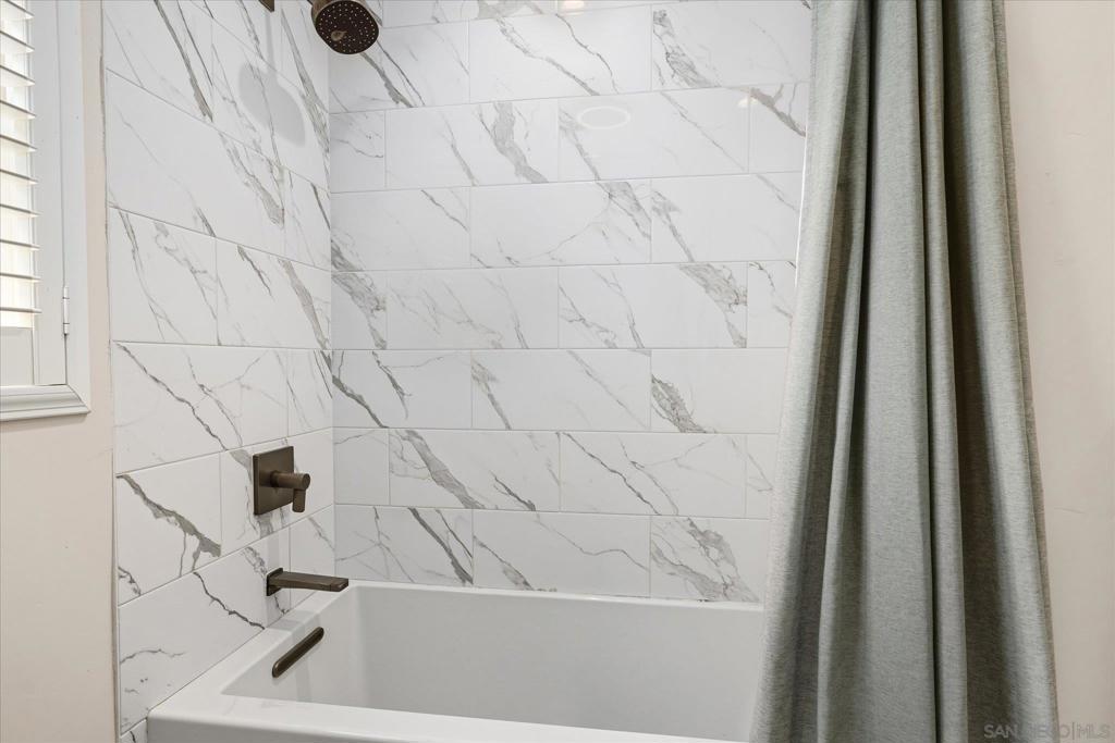 https://media.crmls.org/mediaz/f654464b-42bf-48d2-9412-b6018e73708d.jpg?preset=X-Large