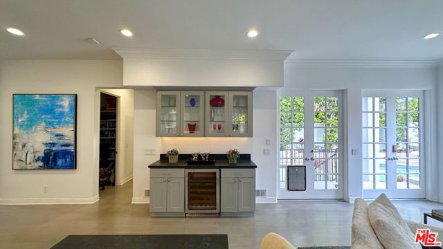 723 10th Street, Santa Monica CA: https://media.crmls.org/mediaz/f6550b54-2c57-4829-ab3d-7206694fd836.jpg