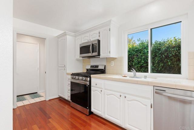 814 Okra Court, Carlsbad CA: https://media.crmls.org/mediaz/f655581d-ebcd-4ecc-a354-fefd2b557011.jpg