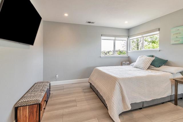 11550 Skyline Boulevard, Oakland CA: https://media.crmls.org/mediaz/f6556fc4-9d2c-45d6-9206-8e0e21df7202.jpg