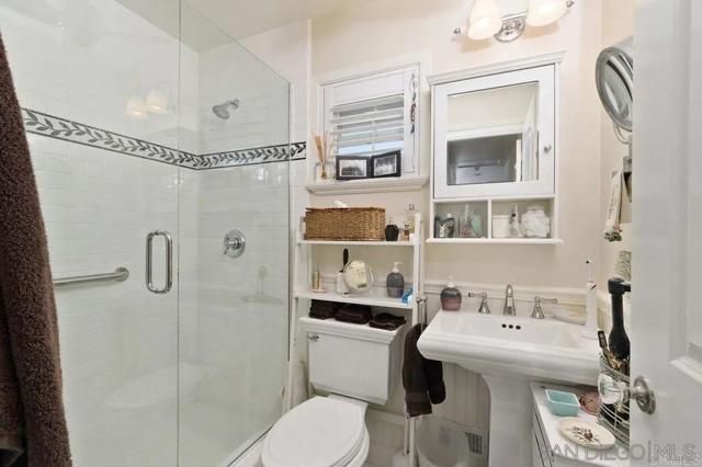 3868 Avenida Feliz, Rancho Santa Fe CA: https://media.crmls.org/mediaz/f656133e-00c7-45e8-ad10-efa1c6837eea.jpg