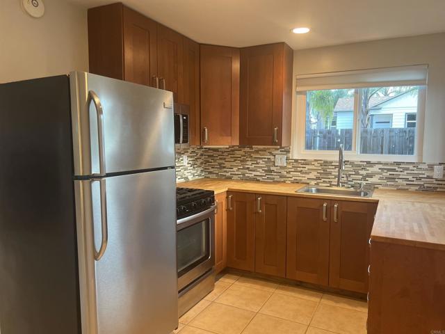 Detail Gallery Image 3 of 15 For Tuttle St, Carlsbad,  CA 92008 - 1 Beds | 1 Baths