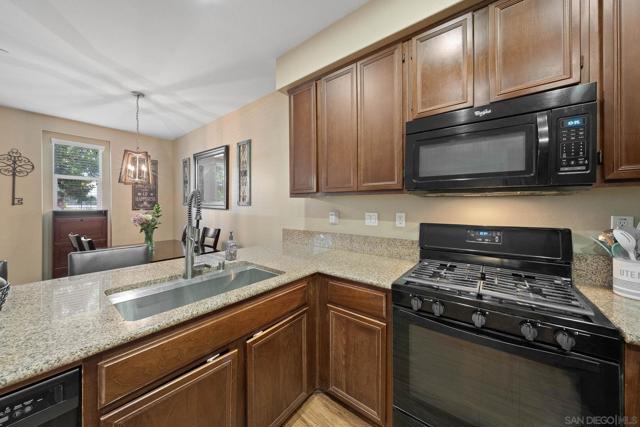 1367 Santa Diana Rd, Chula Vista CA: https://media.crmls.org/mediaz/f6574a6a-f56e-481a-a38a-fb1646d895c4.jpg