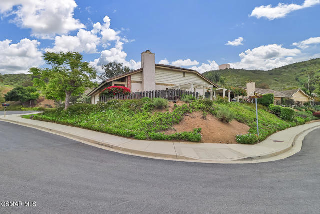 3616 Pebble Place, Newbury Park CA: https://media.crmls.org/mediaz/f6574f32-7ff0-49a9-88bb-fd65fb878acb.jpg