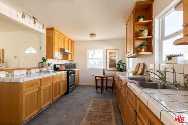 2722 Marine Avenue, Gardena CA: https://media.crmls.org/mediaz/f6577f42-4ce2-41d8-b7db-edfab2484847.jpg