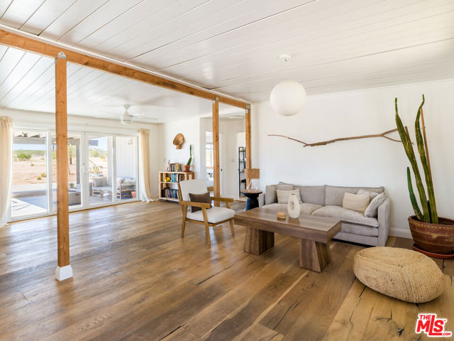 2724 Stonehill Avenue, Joshua Tree CA: https://media.crmls.org/mediaz/f657815c-94b8-47e7-b070-34201600b725.jpg