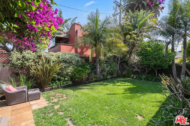 4146 Chase Avenue, Los Angeles CA: https://media.crmls.org/mediaz/f6578f73-f951-4da2-b5a8-a36985efa47c.jpg
