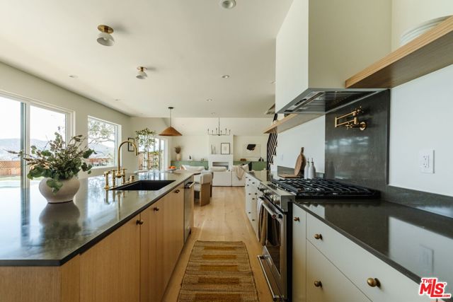 29204 Deep Shadow Drive, Agoura Hills CA: https://media.crmls.org/mediaz/f657b679-199d-408e-a175-7bc6abfce4c1.jpg
