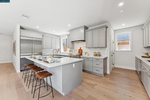 951 Yorkshire Ct, Lafayette CA: https://media.crmls.org/mediaz/f6584167-983f-4e16-9c4d-d80b2e9485d8.jpg
