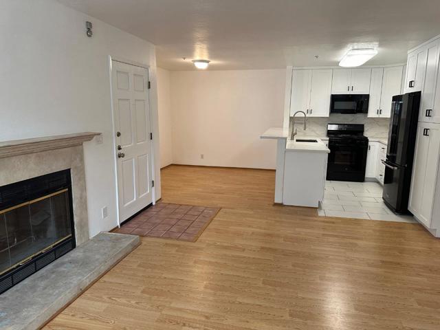 808 Red Leaf Court, San Francisco CA: https://media.crmls.org/mediaz/f658504a-cbf1-4ddd-af47-e8dc09e52be9.jpg