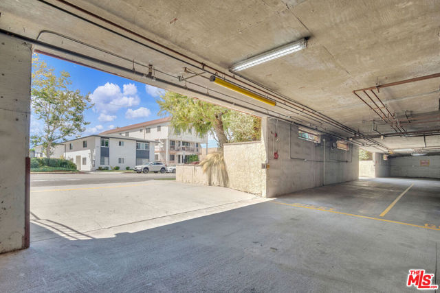 950 Main Street, El Segundo CA: https://media.crmls.org/mediaz/f6585e9d-c161-4b7c-9a0f-dc577804ff4b.jpg