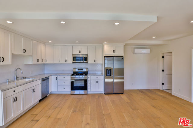 22227 PACIFIC COAST Highway, Malibu CA: https://media.crmls.org/mediaz/f6588877-a6a7-46a5-bd0e-a345fb717de4.jpg
