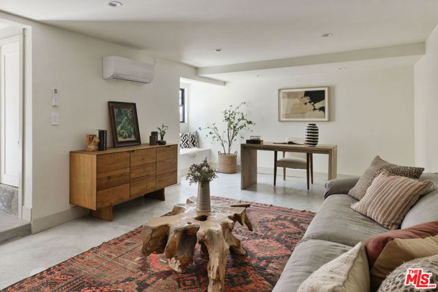 1644 Golden Gate Avenue, Los Angeles CA: https://media.crmls.org/mediaz/f6589d5c-915f-4ea4-91d2-8b84600003a2.jpg
