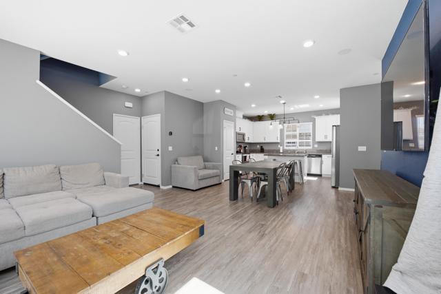 Detail Gallery Image 4 of 20 For 13626 Gray Hawk Way, Valley Center,  CA 92082 - 3 Beds | 2/1 Baths