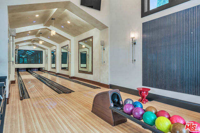 25201 Prado Del Misterio, Calabasas CA: https://media.crmls.org/mediaz/f659d744-4c05-479d-b098-db20d690a927.jpg