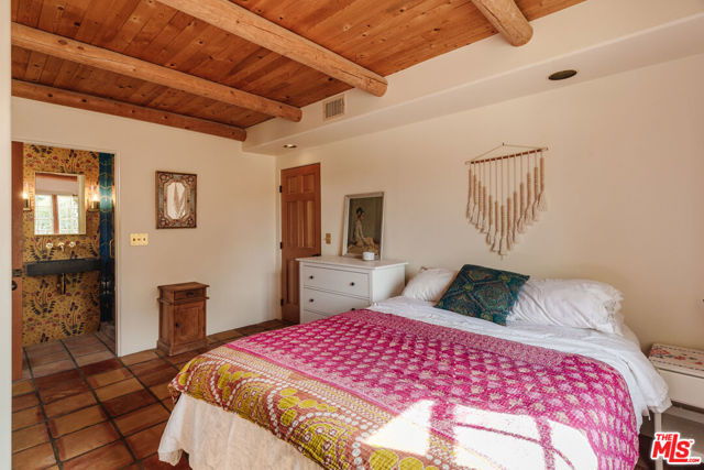 2865 Marquette Drive, Topanga CA: https://media.crmls.org/mediaz/f659f85c-2355-48c3-8795-8eca0ee416a1.jpg