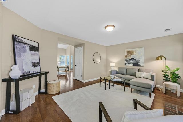 8043 Crossridge Rd, Dublin CA: https://media.crmls.org/mediaz/f65a5498-fbe3-4697-85af-44f00869a3c9.jpg