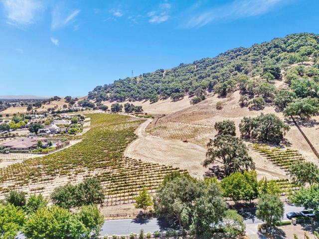1322 Lions Peak Lane, San Martin CA: https://media.crmls.org/mediaz/f65a577e-afcc-4fd6-b640-000cea9e1dfb.jpg