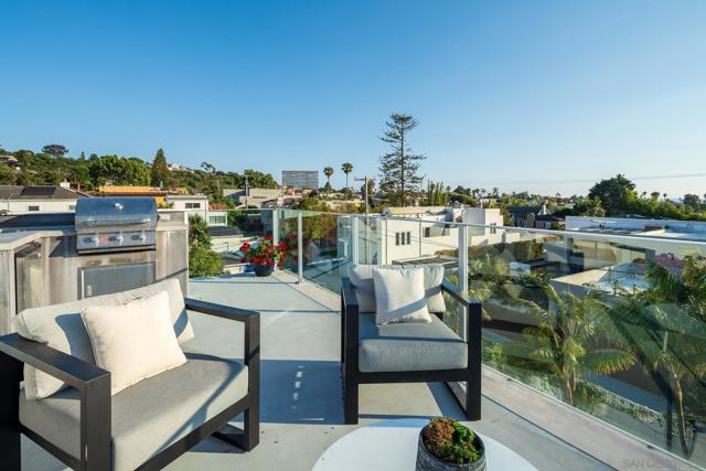 7570 Cabrillo Ave, La Jolla CA: https://media.crmls.org/mediaz/f65a6bea-d4ac-4e55-862a-1cd5c80cadb1.jpg