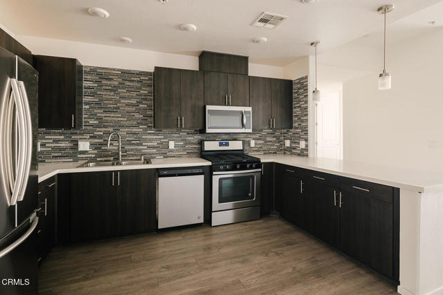 Detail Gallery Image 25 of 46 For 124 W Colorado St #404,  Glendale,  CA 91204 - 2 Beds | 2 Baths