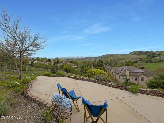 331 Briar Bluff Circle, Thousand Oaks CA: https://media.crmls.org/mediaz/f65ad67d-7d6f-472b-a3f7-7d5640f0bb03.jpg